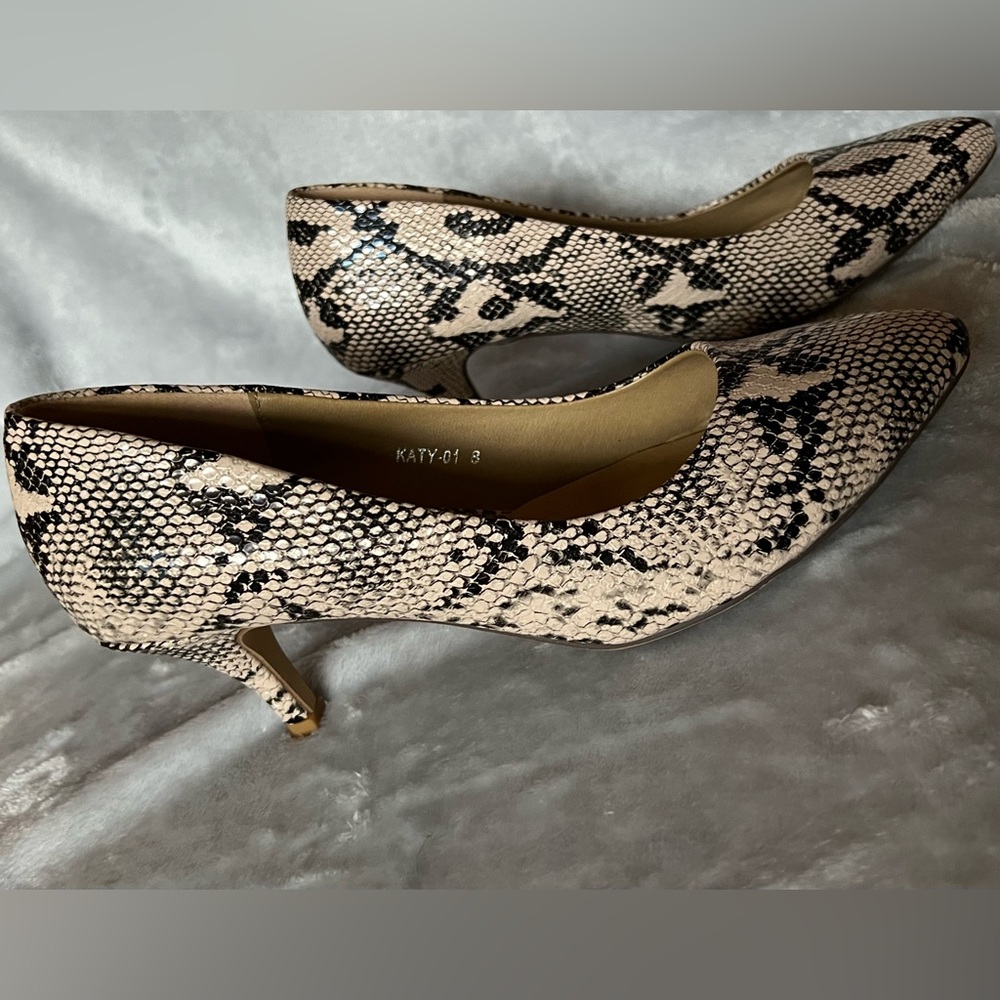 Riverberry snakeskin kitten heels low Sz 8 office